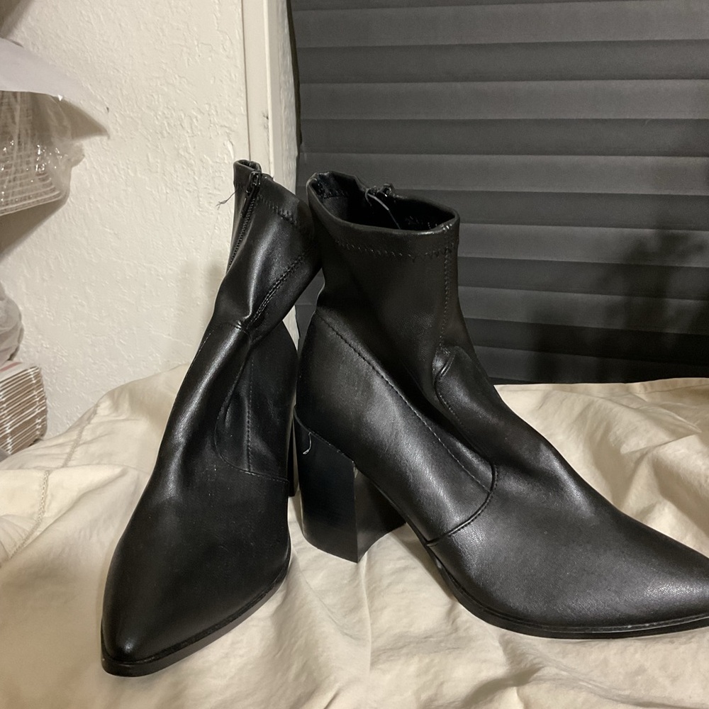Elegant Black Ankle Boots